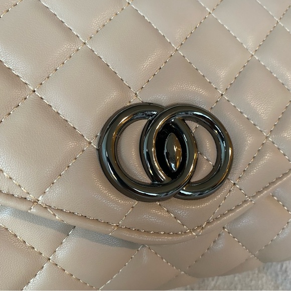 JUST IN/ Quilted shoulder bag in Nude / Cream - Picture 3 of 12